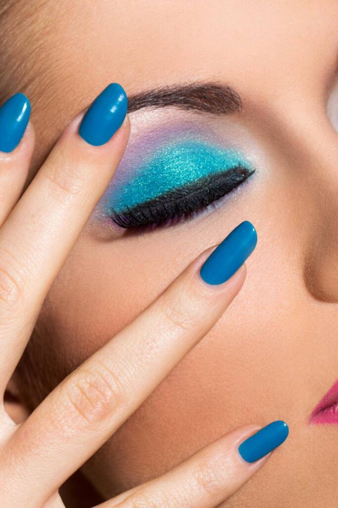 Blue make-up